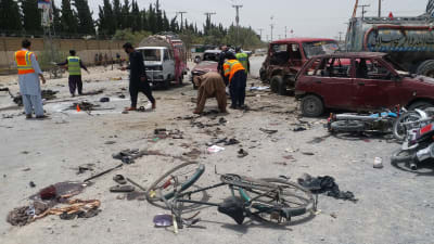 Förödelse efter självmordsattack i Quetta i Pakistan.