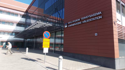 Vårdcentralen i Kvarnbäcken i Helsingfors.