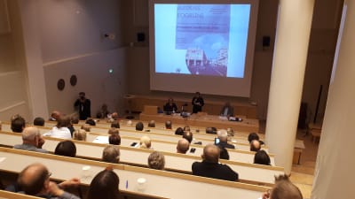 De finskspråkigas trivsel i Jakobstad diskuterades på ett Medborgarforummöte