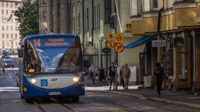 Bussi Helsingin keskustassa.