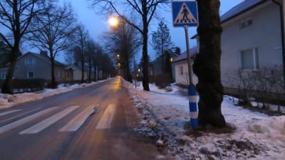 KArisvägen i Karis, en tidig morgon i januari. Ingen trafik, grått och vått väder. Ingen snö.