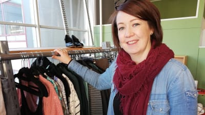 Yvonne Korenius öppnar ny second hand butik med damkläder i Karis.