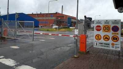 Porten till storindustriområdet i Karleby.