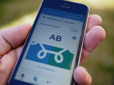 Helsingforsregionens trafiks biljettapp på en mobilskärm