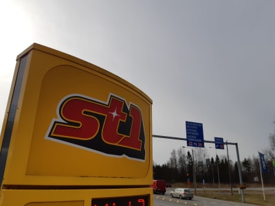 Bild av St1-skylt.