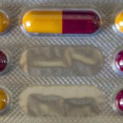 Antibioottikapseleita folioliuskassa.