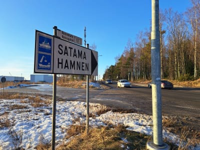 Skylt som pekar mot Vasa hamn.