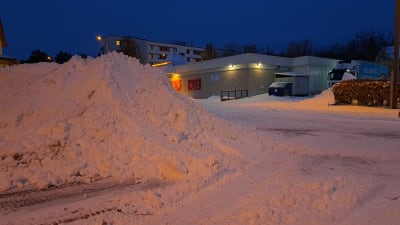 Snömängderna var stora efter snöovädret i Vasa. 