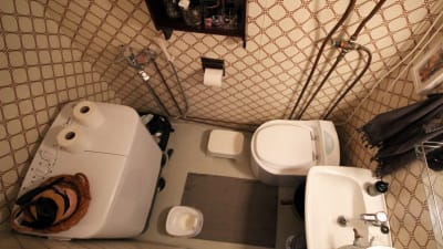 Bild av en toalett ovanifrån.
