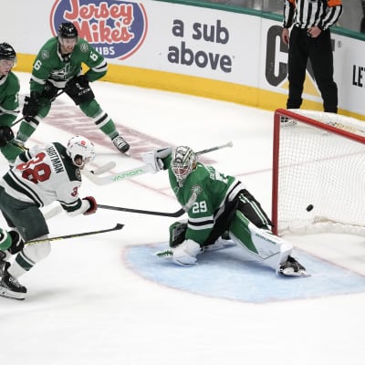 Ryan Hartman iski ratkaisun NHL:n pudotuspelien avauksessa Dallasia vastaan.