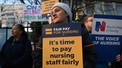 Brittiska sjukskötare under en strejk i januari 2023