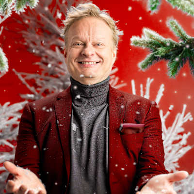 Iiro Rantala puolilähikuvassa. 