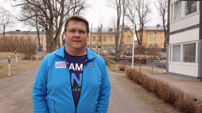 Niklas Turku utanför Lovisa församlingshel