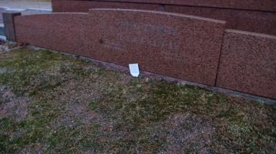 En gammal grav på Hangö nya begravningsplats.