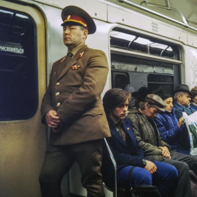 Matkustajia Moskovan metrossa 1988