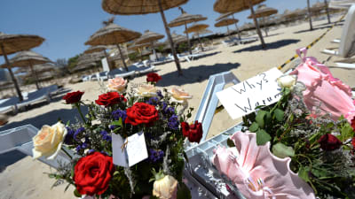 Blommor efter terrorattacken i Sousse 2015.
