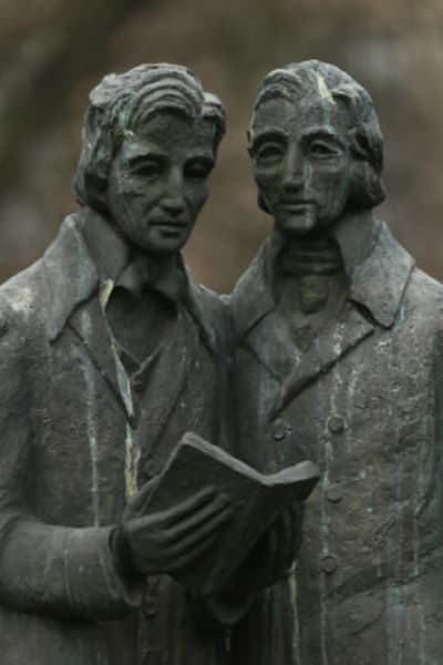 Staty av bröderna Grimm i Kassel där de båda arbetade som bibliotekarier.