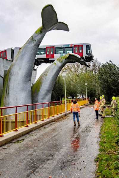 Metrovagn fångades upp av valstaty i Holland 2.1..2020