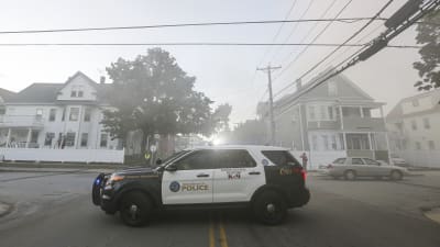 Polisen spärrade av drabbade bostadsområden i förstäderna Lawrence, Andover och North Andover utanför Boston