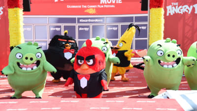 Angry Birds -figurer vid filmfestivalen i Cannes.