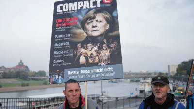 Pegida-demonstration mot Angela Merkel i Dresden.