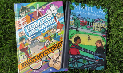 Böckerna "Kompisdeckarna löser: Paketmysteriet" av Eva Höglund och "Mikarl, jag och Karlssonligan" av Jolin Slotte,