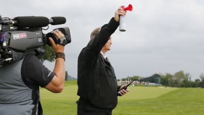 Arrangörerna blåser i väderhornet för att stoppa spelet i US Open i golf.