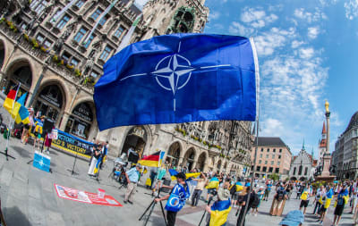 Ukrainare demonstrerade för medlemskap i Nato i München i somras.