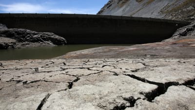 I november 2016 lider Bolivia av en av den värsta torkan på 25 år och de sinande vattenreserverna her lett till vattenransonering för 340 000 bolivianer.