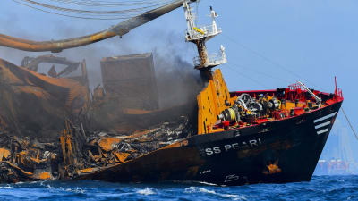 Fartyget X-Press Pearl håller på att sjunka utanför Sri Lanka 