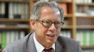 Professor Roland Sturm vid universitet i Erlangen i Tyskland