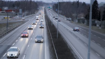 Morgonrusning på Västerleden. 