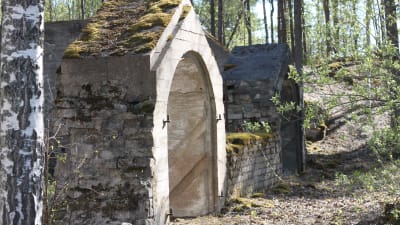 Ruiner på Kalkholmen i Västanfjärd