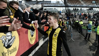 Honka firar ligaplatsen.
