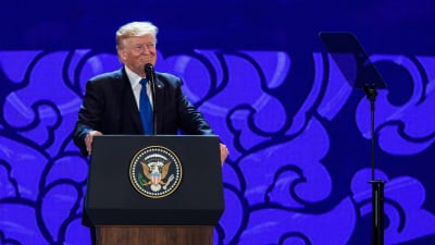 Donald Trump talar på APEC-toppmötet
