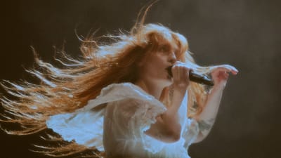 Florence Welch (Florence and The Machinen) laulaja Flow Festivalilla 2022
