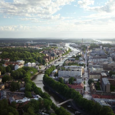Visioner för Åbo centrum. En flygbild på Aura å.