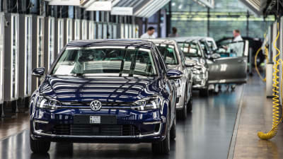 Volkswagen-elbil i fabriken.