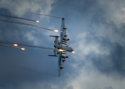 Det amerikanska flygvapnets A-10 Thunderbolt II-plan i luften.