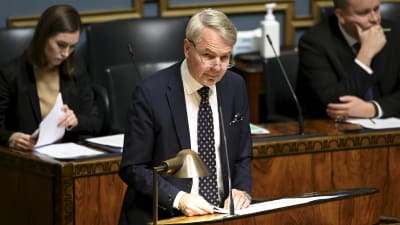 Pekka Haavisto i riksdagen.