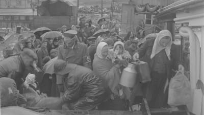 De sista ingermanländska flyktingarna på väg till Finland i Paldiski hamn 18.6.1944.