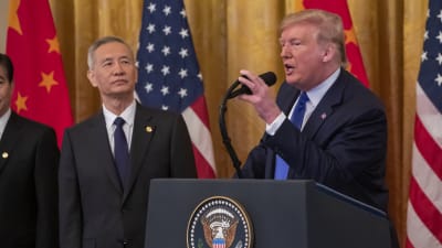 Kins vicepremiärminister Liu He och USA:s president Donald Trump. 