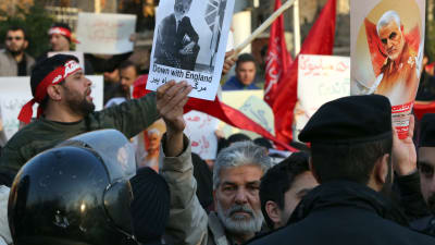 Iranska regeringstrogna demonstranter protesterar mot Storbritannien 12.1.2020 