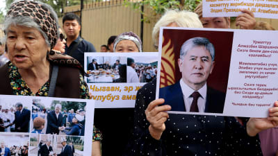 Pensionärer i Bisjkek demonstrerade i fjol för den fängslade förre presidenten Almazbek Atambajev.