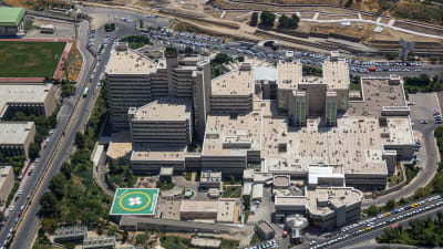 En flygbild av ett stort sjukhuskomplex i Teheran.