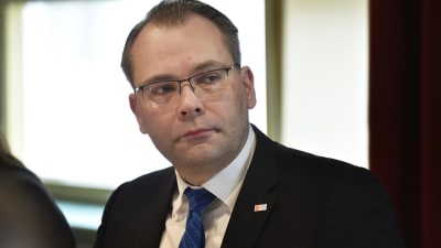 Jussi Niinistö träffade de politiska journalisterna för frukost torsdagen den 8 mars.