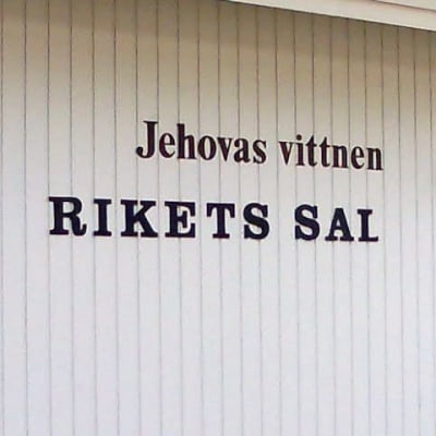 Bild med texten Jehovas vittnen rikets sal.