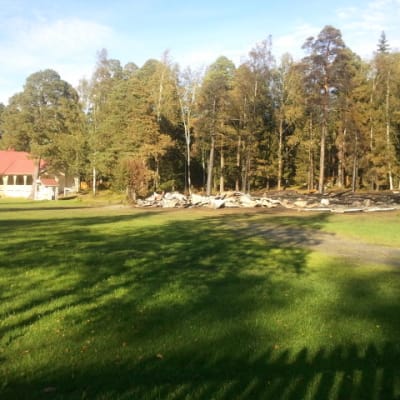 Resterna av FBK-paviljongen i Gamla hamn i Jakobstad.