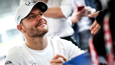 Valtteri Bottas i depån.