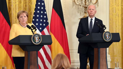 Joe Biden och Angela Merkel svarar på mediers frågor efter bilateralt möte den 15.7.2021.